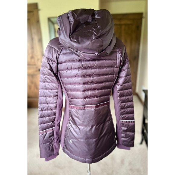 Lululemon Down for a Run Jacket in Black Cherry - Picture 4 of 9